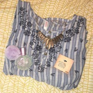 Mudd Iridescent White Stone Stretch Ring